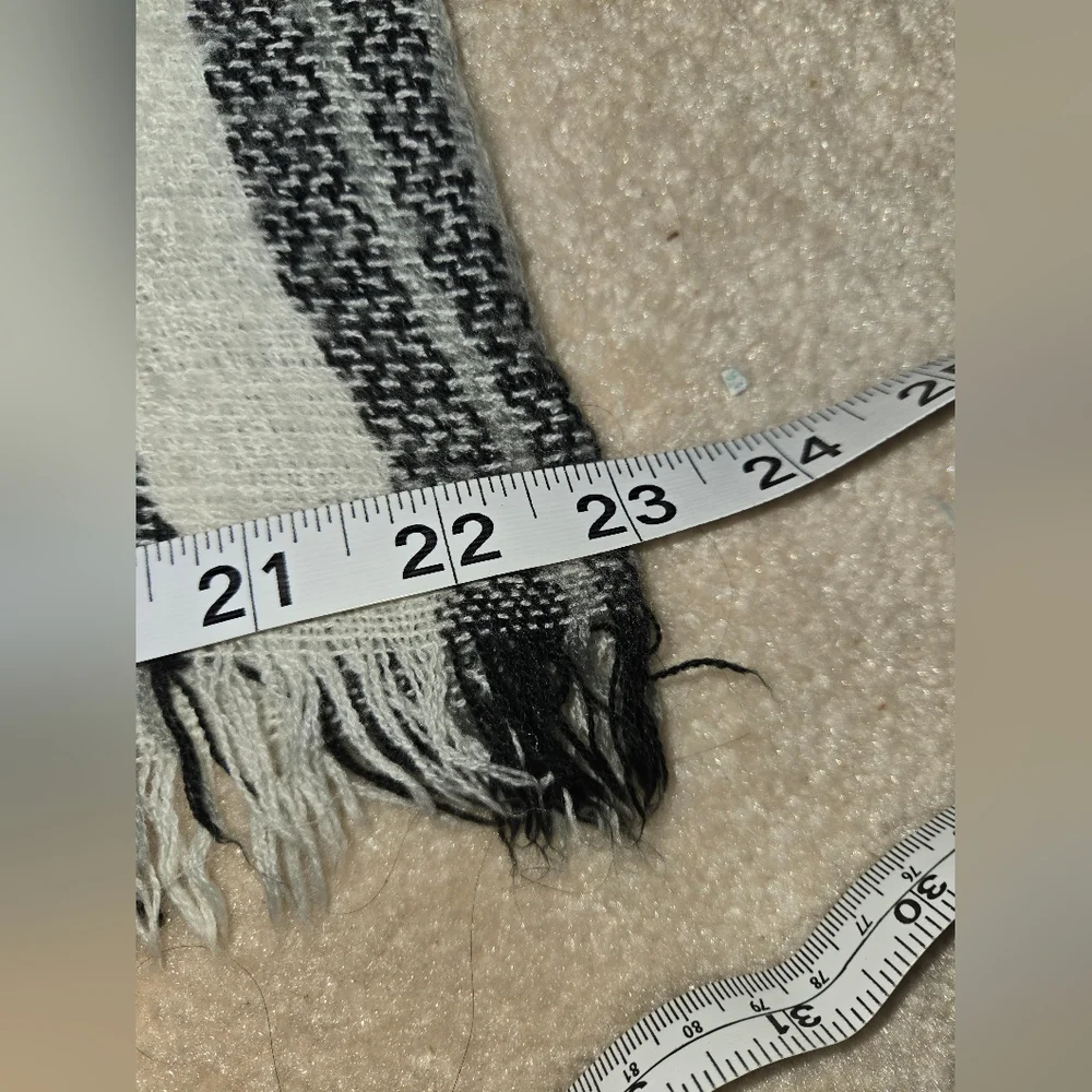 Plaid Fringed Scarf Shawl  in Black and Cream